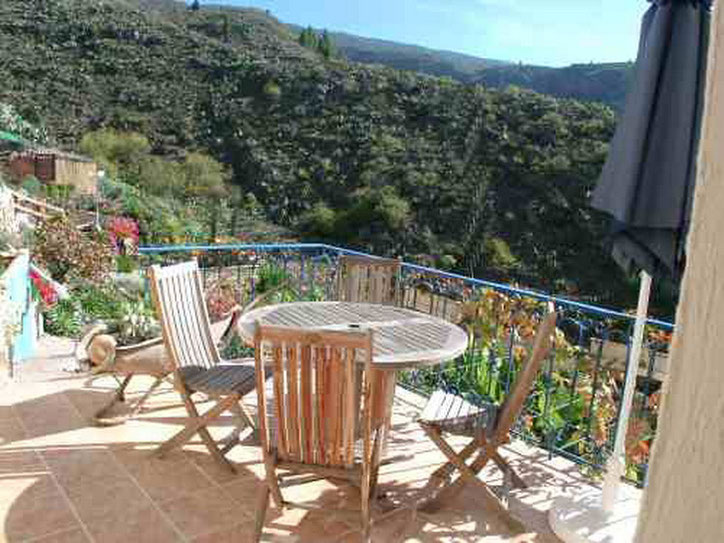 Terrasse mit herrlichem Blick ins Tal vom ferienhaus Azul auf der Fionca Palo Alto in Guia de Isora auf Tenerife