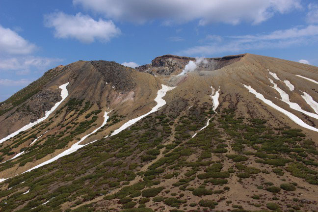 雌阿寒岳