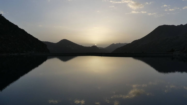 Barrage et lac de Cap de Long au petit jour