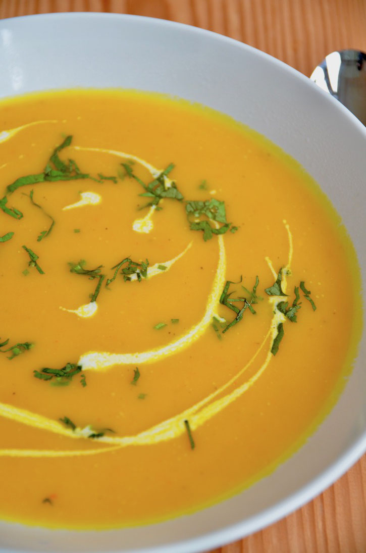 Kürbissuppe mit Ingwer und Kokosmilch, vegan