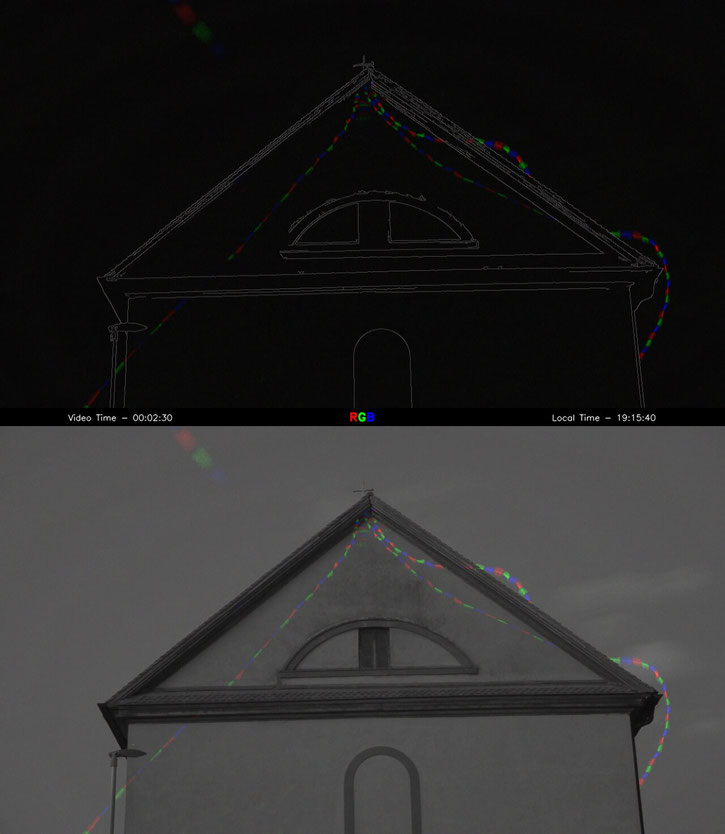 Infrarotaufnahme einer Kirche mit farbig markierten Flugbahnen von Fledermäusen, die durch eine KI-Analyse automatisch erkannt wurden.
