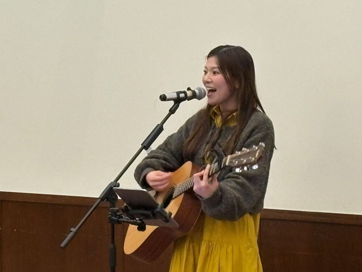 シンガーソングライター 純美音さん(明治学院大学卒業生)