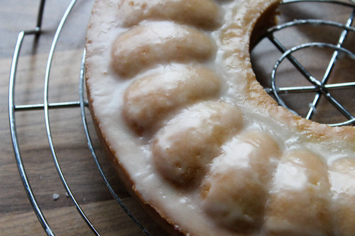Veganer Zitronenkuchen, Zitronenkuchen, vegan, Zuckerguss, Kuchen, backen, wenig Zucker, weniger Zucker, less Sugar, lemon cake,