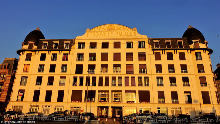 Ancien palace au couchant, Trouville