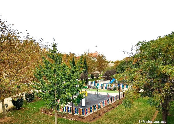 A lo largo del recorrido y en cualquier tramo de los jardines del Turia hay zonas de juego, son pequeños parques infantiles.