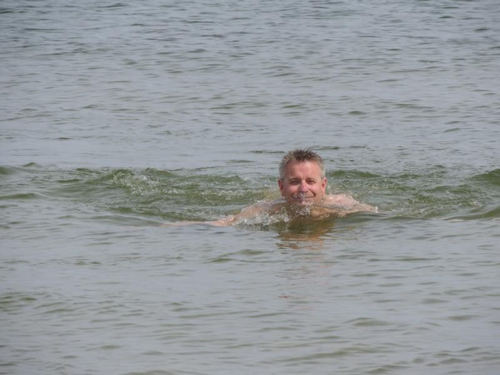 Man....ist der verrückt....sollten wohl nur 11 Grad Wassertemperatur gewesen sein