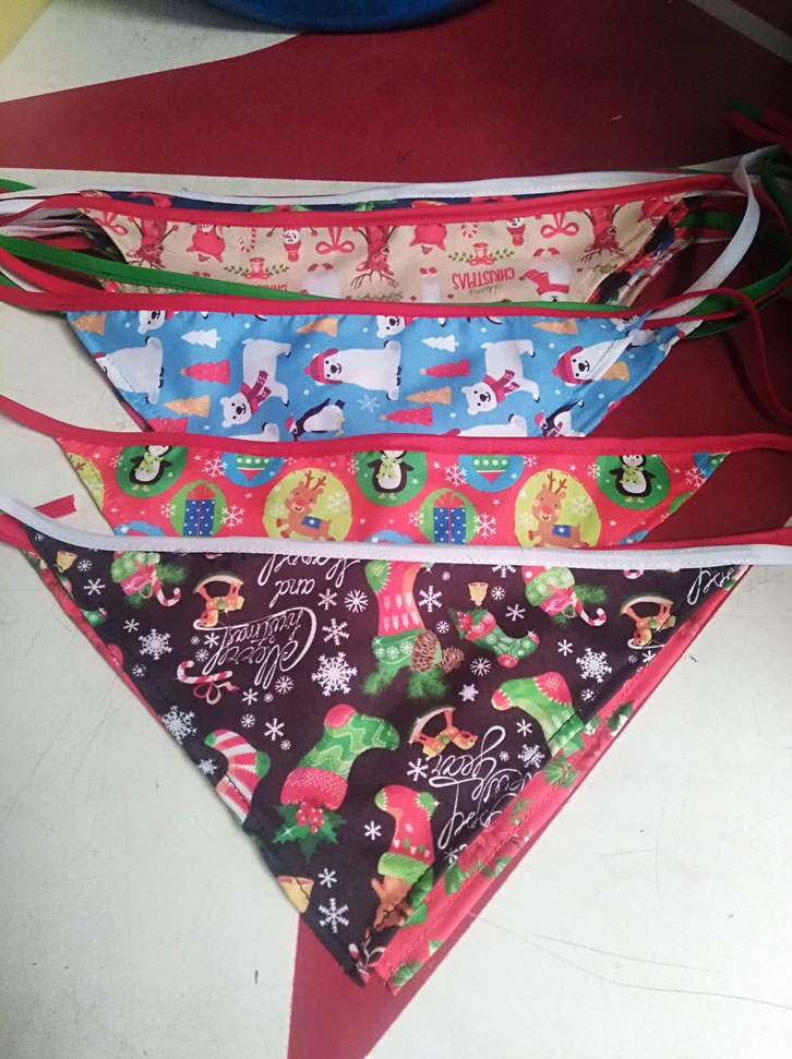PALIACATE NAVIDEÑO DE 30 CM DE ANCHO POR 15 CM DE ALTO POR 70 CM. DE AMARRE 