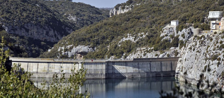 le barrage de Sainte Croix     l'hydraulique représente une part importante des énergies renouvelables