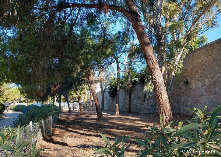 Los jardines del Turia de València cuentan con numerosos Parques de Conciliación Animal. 