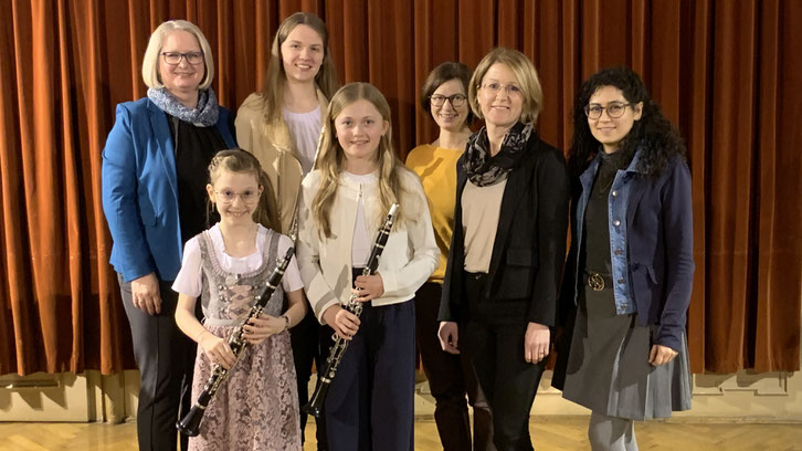 von links nach rechts: MDir. MMag. Monika Hofstädter, Melina Horvath, Christiane Hofstädter, Hanna Andersson-Pichler, Veronika Ebner-Schleicher, Mag. Notburga Kornberger, Negin Esmaeil Baghdadi BA MA (Korrepetition) 