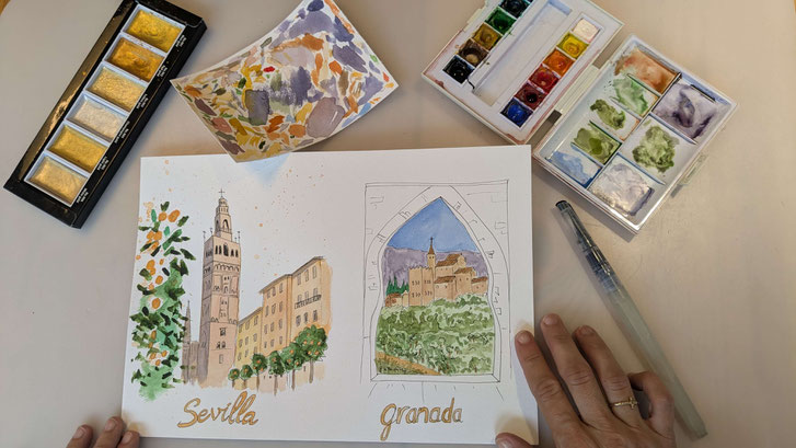 Une illustration à l'aquarelle de bâtiments historiques de Séville, avec des arbres et des détails architecturaux. Des outils de peinture, comme des pinceaux, des crayons, et des palettes de couleurs, sont disposés autour.