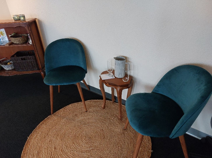 Kinesiologie Begleitung, gemütlich, wohlige Samtstühle