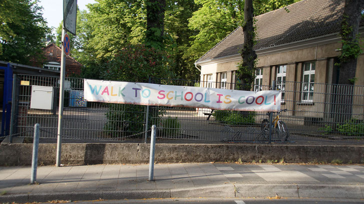 "Walk to school is cool!" Foto: Christiane Richard-Elsner