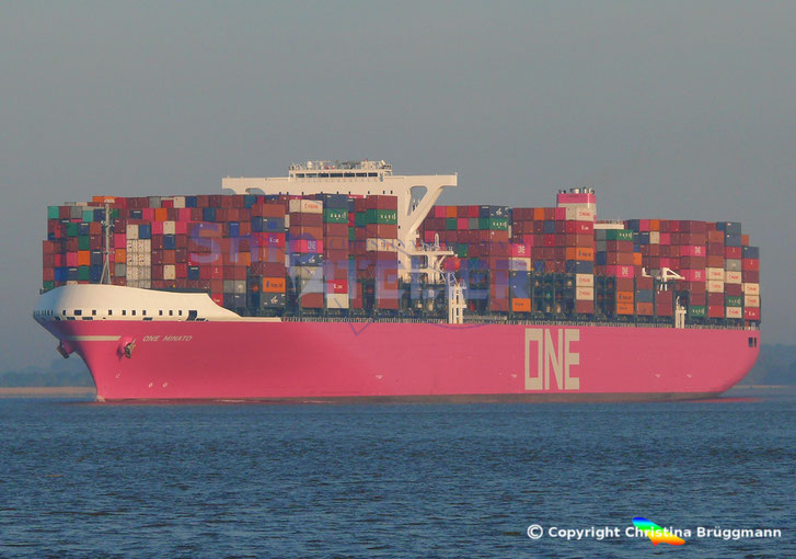 Containerschiff ONE MINATO