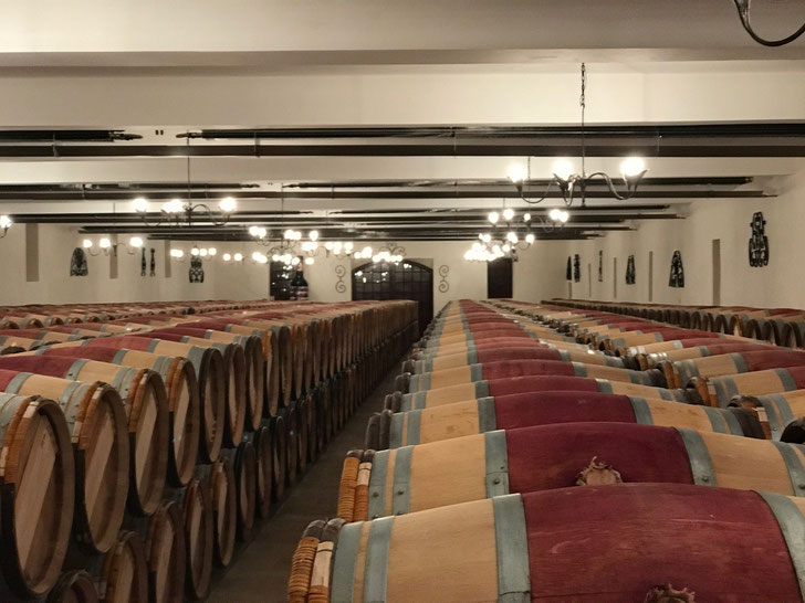 2016 Vintage barrel hall