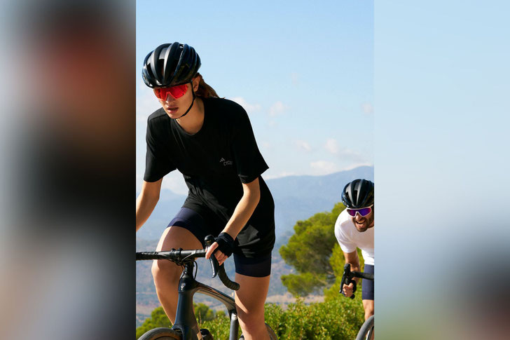 Multifunktions-Sonnenbrillen für sportliche Aktivitäten im Herbst © adidas Sport Eyewear