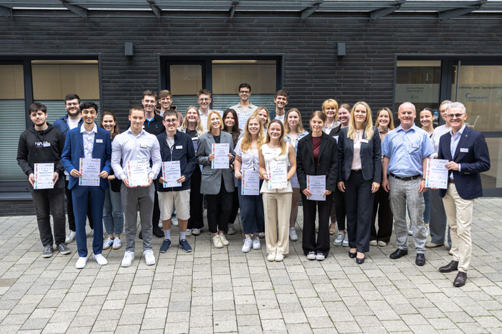 21 Young Talents starten als zertifizierte Nachhaltigkeitsbotschafter bei der Wertgarantie Group durch. Foto: Wertgarantie | Jan Moritz Müller 