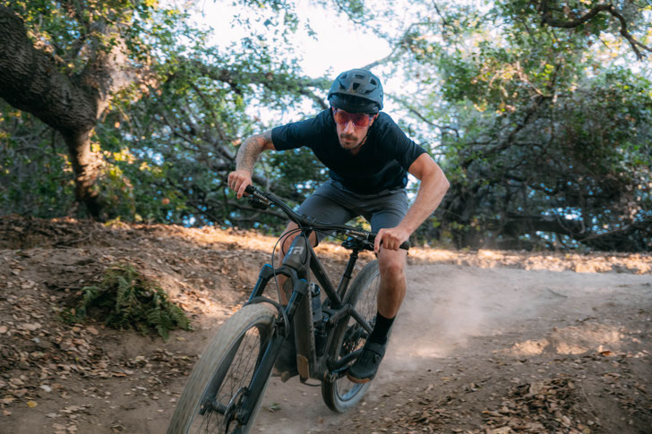 SHIMANO erweitert RIDESCAPE-Serie um spezialisierte AR- und TR-Gläser für mehr Fahrsicherheit