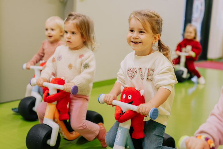 woom WOW-Laufräder im Kindergarten Schartlgasse in Wien ©woom GmbH/Ivan Bandic