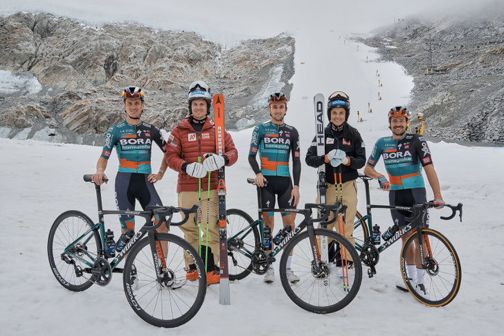 v.l.n.r.: Toni Palzer, Fabio Gstrein, Giro-Sieger Jai Hindley, Franziska Gritsch, Marco Haller ©Ötztal Tourismus/andy.sillaber/inscriptK19