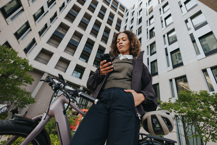 Durch die Vernetzung von eBike Flow App und Dienstrad-Leasing-Plattform lassen sich intelligente und interaktive digitale Services über den gesamten Dienstrad-Zyklus bereitstellen.© Bosch