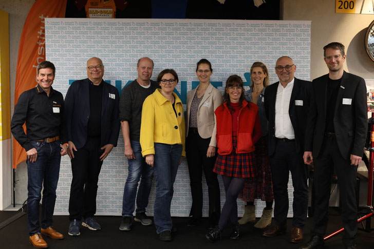 Von links nach rechts: Dirk Zedler, Uwe Hüsch, Peter Hürter, Silke Gericke, Andrea Schwarz, Mareike Rauchhaus, Dorothee Heine, Günter Riemer, Wasilis von Rauch