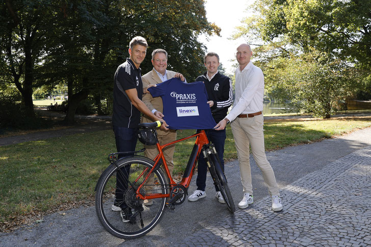 Zusammen stark fürs Rad, v. l. Christian Prokop (Recken), Patrick Döring (Wertgarantie Group), Eike Korsen (Recken) und Sören Hirsch (Linexo by Wertgarantie), Bild ©: Oliver Vosshage 