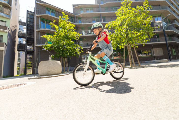 Summer vibes meet fall rides: woom GO in spearmint crush ©woom