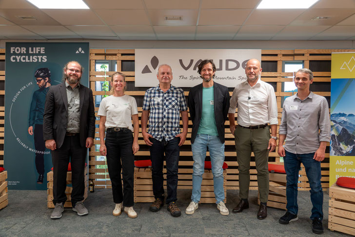 v.l.n.r.: Prof. Dr. Manuel Steinbauer, Dr. Antje von Dewitz, Dr. Jan Lorch, Moderator Prof. Manuel Sand, Hartmut Wimmer (CEO Outdooractive) und Steffen Reich (DAV) © Vaude