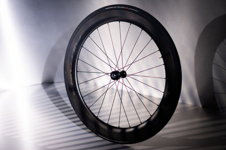 PIRELLI P ZERO Race TLR SL-R: der aerodynamischste und schnellste Reifen der Produktreihe, mit PAAS-Technologie © Pirelli