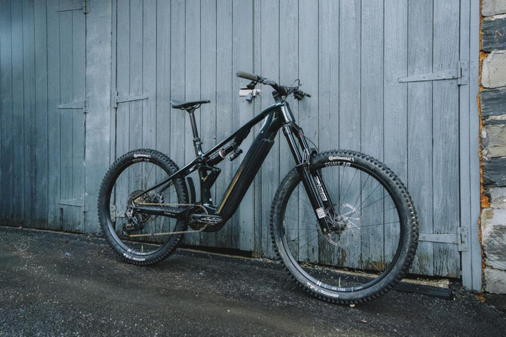 E-MTB-Modell MERIDA LITHOS mit Carbonrahmen und Bosch-Antrieb ©Merida