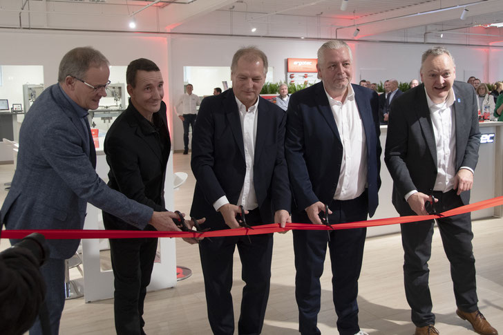 Eröffnung vom ERGOTEC EXPERIENCE HUB v.l.n.r. Bürgermeister Martin Michalzik, Architekt Fabian Dieterle, Willi Humpert, Ralf Humpert, ZIV-Geschäftsführer Burkhard Stork © Humpert