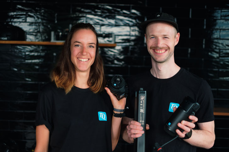 Sophia Lehn und Roman Stützer vom E-Bike-Team der TQ-Group