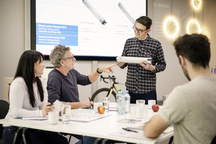 Die eBike-Zukunft fest im Blick: Direkt vor Ort teilen die Spezialisten von Bosch eBike Systems ihr Fachwissen und schaffen Raum für direkten Austausch mit dem Fachhandel. ©Bosch eBike Systems