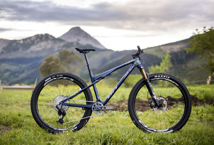 Lynx SLS: Sein minimalistisches Design, bei dem jedes Gramm und jeder Millimeter des Rahmens eine bestimmte Funktion hat, ermöglicht ein Gesamtgewicht inkl von 1520 Gramm. ©BH Bikes