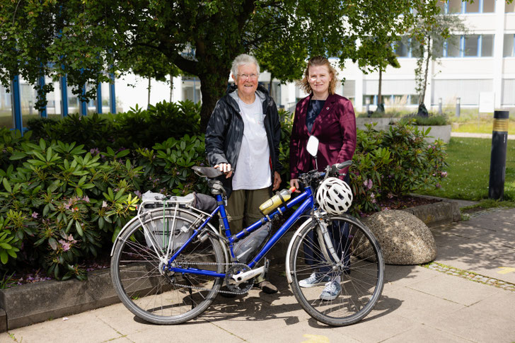 Marta Binder mit Opportunity International Deutschland Vorständin Viktoria Zwerschke / linexo ©linexo