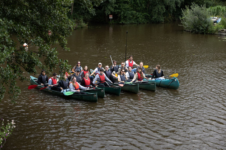 Höhepunkt der diesjährigen Ausbildungsfahrt ist die gemeinsame Kanutour auf der Wümme gewesen. Foto: Wertgarantie Group 