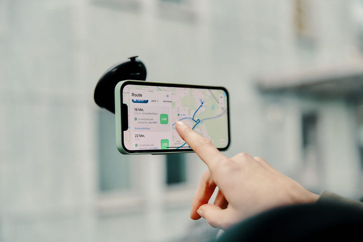 Mit FIDLOCK im Auto unterwegs: Neue Smartphone-Halterung für die Windschutzscheibe