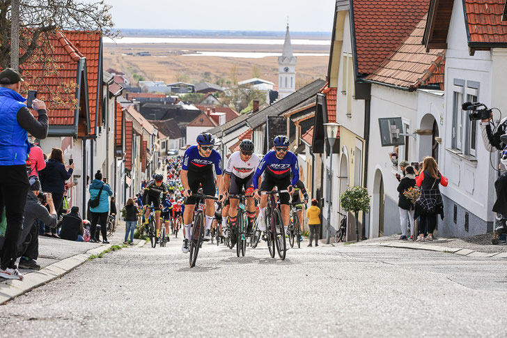 Start des Neusiedler See Radmarathons in Mörbisch (Copyright: sportshot.de