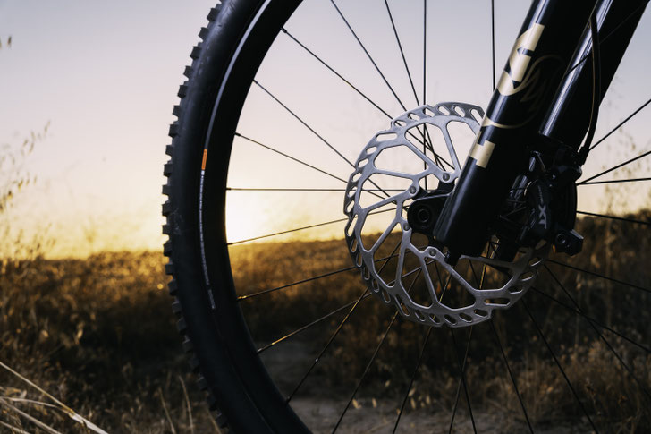 SHIMANO: Neue 2,2 mm Bremsscheiben für maximale Kontrolle im Gravity-Einsatz © Shimano