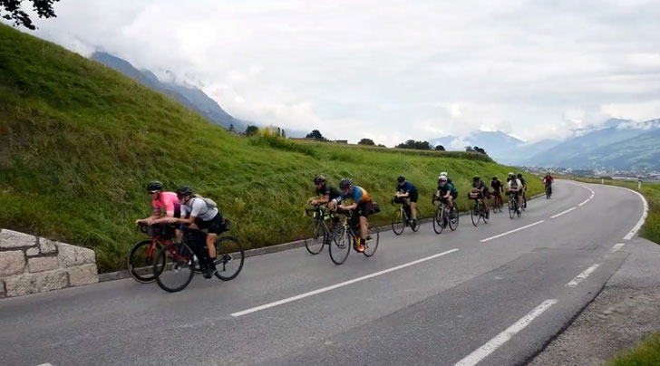 In der Innsbrucker Pilotstudie wurden 13 Ultra-RadfahrerInnen während ihrer sportlichen Belastung untersucht. ©MedUniIBK/Bullock