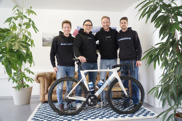 Von links nach rechts: Fabian Huber (Gründer MYVÉLO), Jakob Röther (Process Manager Operations WUNDERFiX), Christian Hinn (CSO WUNDERFiX), Vincent Augustin (Gründer MYVÉLO).