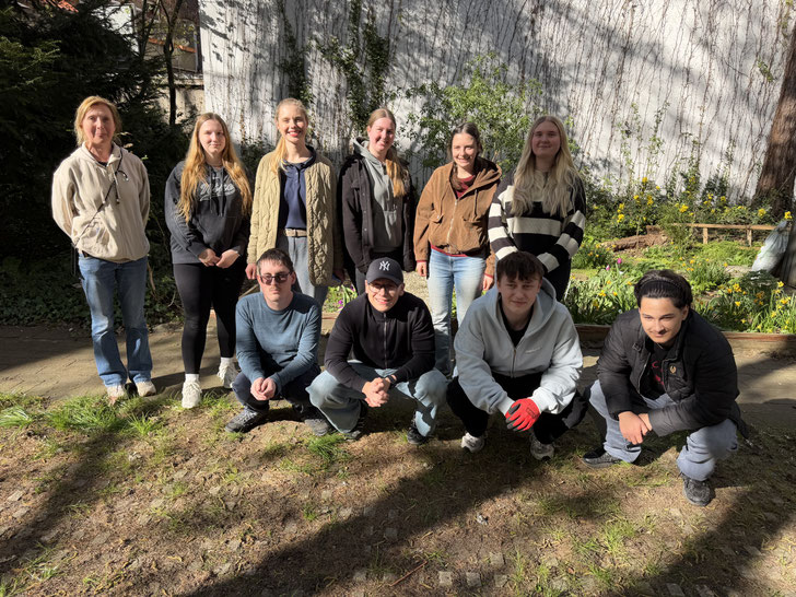 Der Startschuss für das diesjährige Corporate Volunteering Programm fiel mit einem Young Talents Spezial. Insgesamt acht Auszubildende der Wertgarantie Group engagierten sich für den guten Zweck. Fotocredit: Wertgarantie