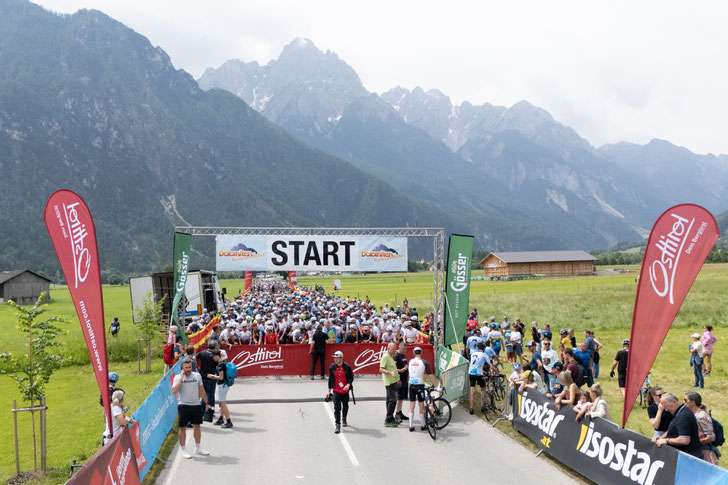 Start zur 36. Dolomitenradrundfahrt 2024 ©Expa Pictures