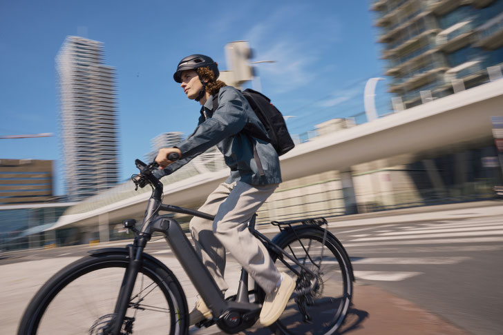 Kalkhoff schließt sich mit UNIT 1 zusammen, um sicheres Radfahren in der Stadt zu fördern ©