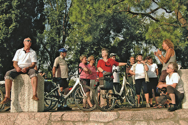 Die Landpartie - Über 30 Reiseleiter*innen und -begleiter*innen fest im Team ©Die Landpartie