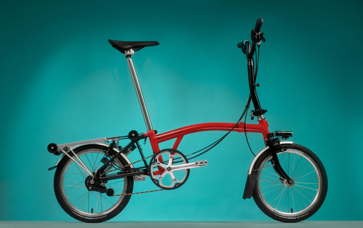 Das Brompton "Mark One" – schicken die Briten mit der Seriennummer 1.000.000 und den Unterschriften von Erfinder Andrew Ritchie und CEO Will Butler-Adams im kommenden Jahr auf Reisen