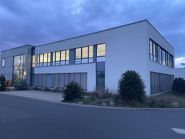 Das neue Service- & Vertriebs-Center, gelegen in der Athenstraße in Schweinfurt, ist die zweite Niederlassung von HEPHA ©Hepha