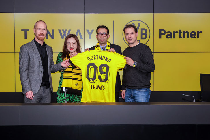 V.l.n.r.: Benedikt Scholz (Direktor Internationalisierung & Commercial Partnerships bei Borussia Dortmund) Viola Li (Assistentin der Geschäftsführung bei Tenways) Amir Fazeli (General Manager bei Tenways) Lars Ricken (BVB Leiter Nachwuchs)
