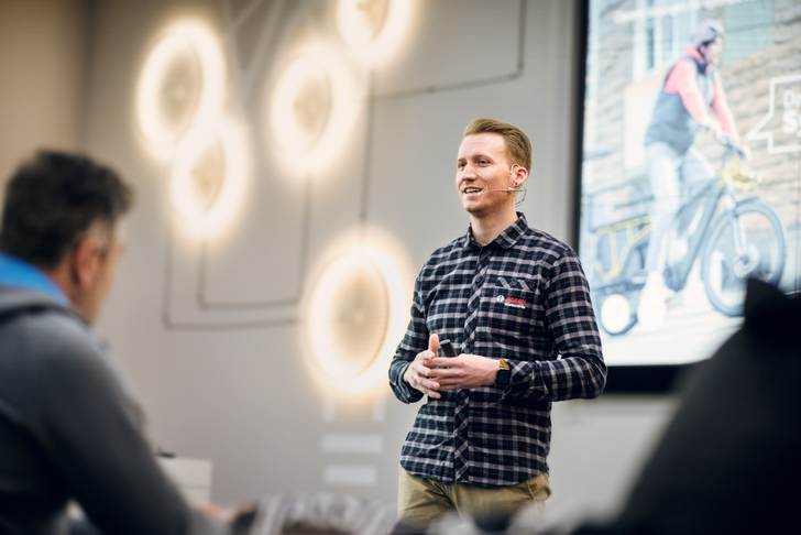 Startschuss für die Trainingssaison Modelljahr 2025: An mehr als 430 Terminen in 21 Ländern vermitteln die Experten von Bosch eBike Systems Fachhändlern aus ganz Europa ihr Know-how zu den Produkten und Features.